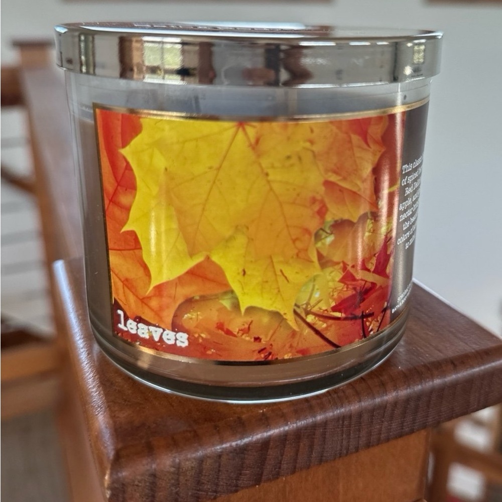 Bath and body works - leaves 3 wick candle